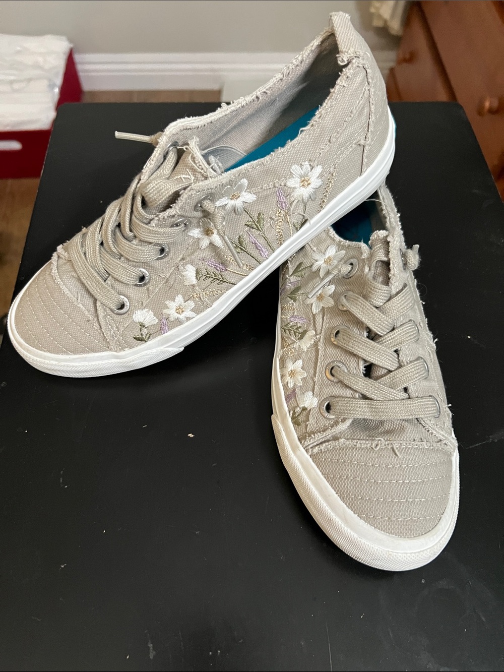Blowfish Beige Canvas Floral Embroidered Low-Top Sneakers